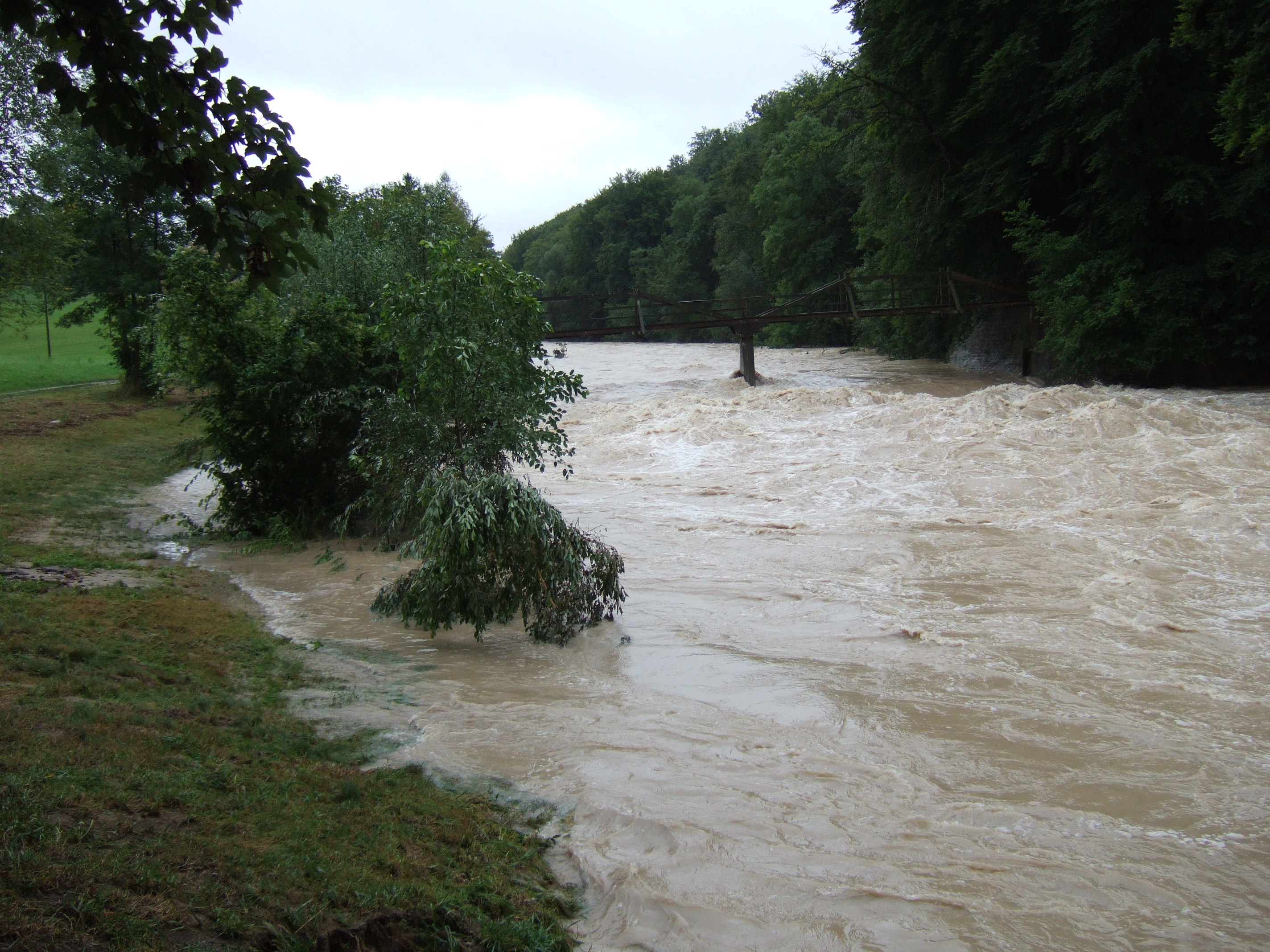 Toess112 - blinder steg bei hochwasser